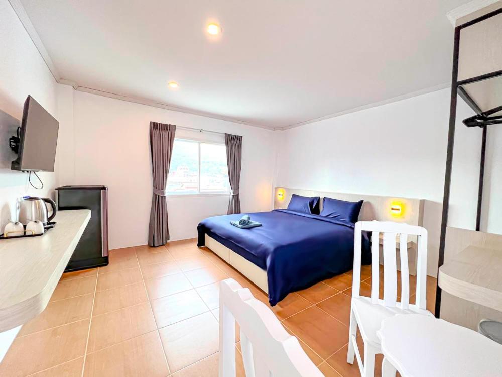88 House Patong Hotel Bagian luar foto