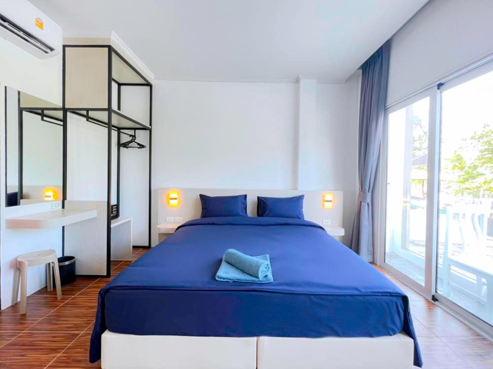 88 House Patong Hotel Bagian luar foto