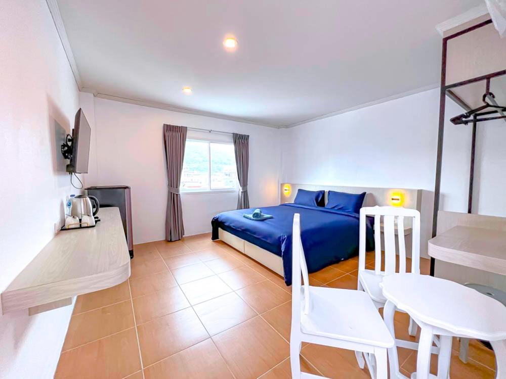 88 House Patong Hotel Bagian luar foto