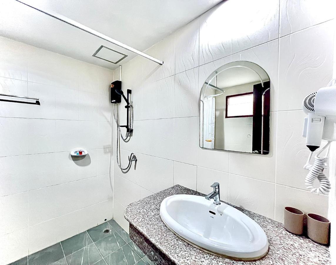 88 House Patong Hotel Bagian luar foto