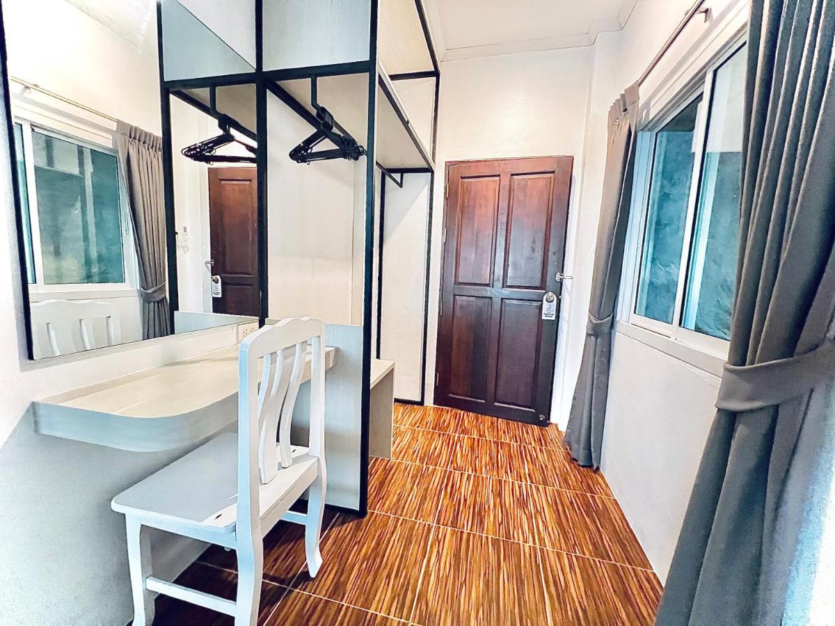 88 House Patong Hotel Bagian luar foto