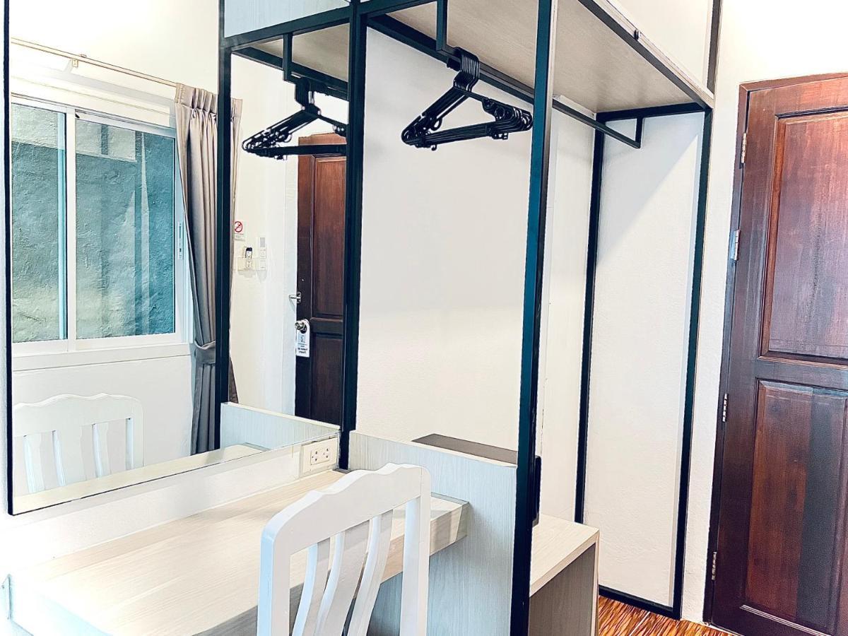 88 House Patong Hotel Bagian luar foto