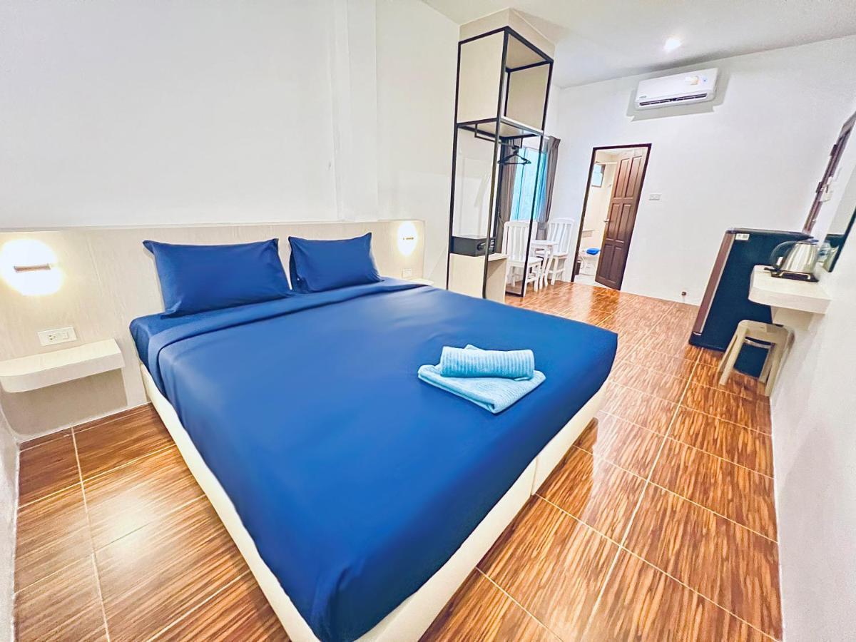 88 House Patong Hotel Bagian luar foto